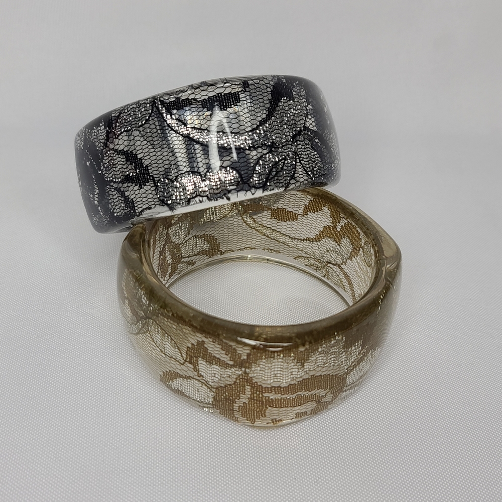 *SOLD* Vintage Lucite Bangle Bracelets Black Golden Brown Lace Wide Width 1980s - Picture 3 of 8